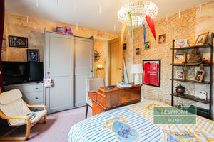 Photo 33- click for photo gallery